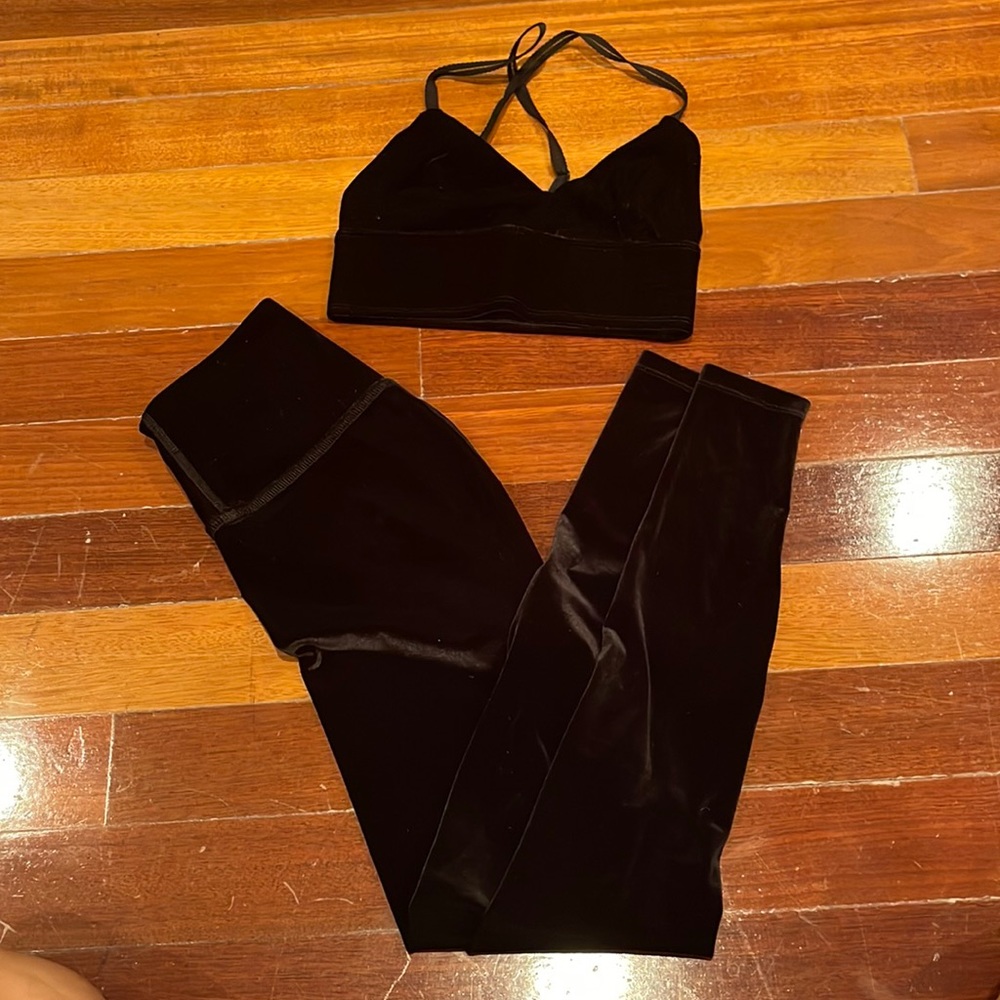 Beyond yoga black velvet workout set size S